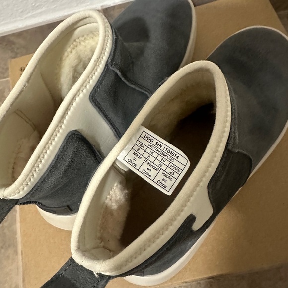 UGG CLASSIC BOOM BOOTIE - Picture 5 of 6